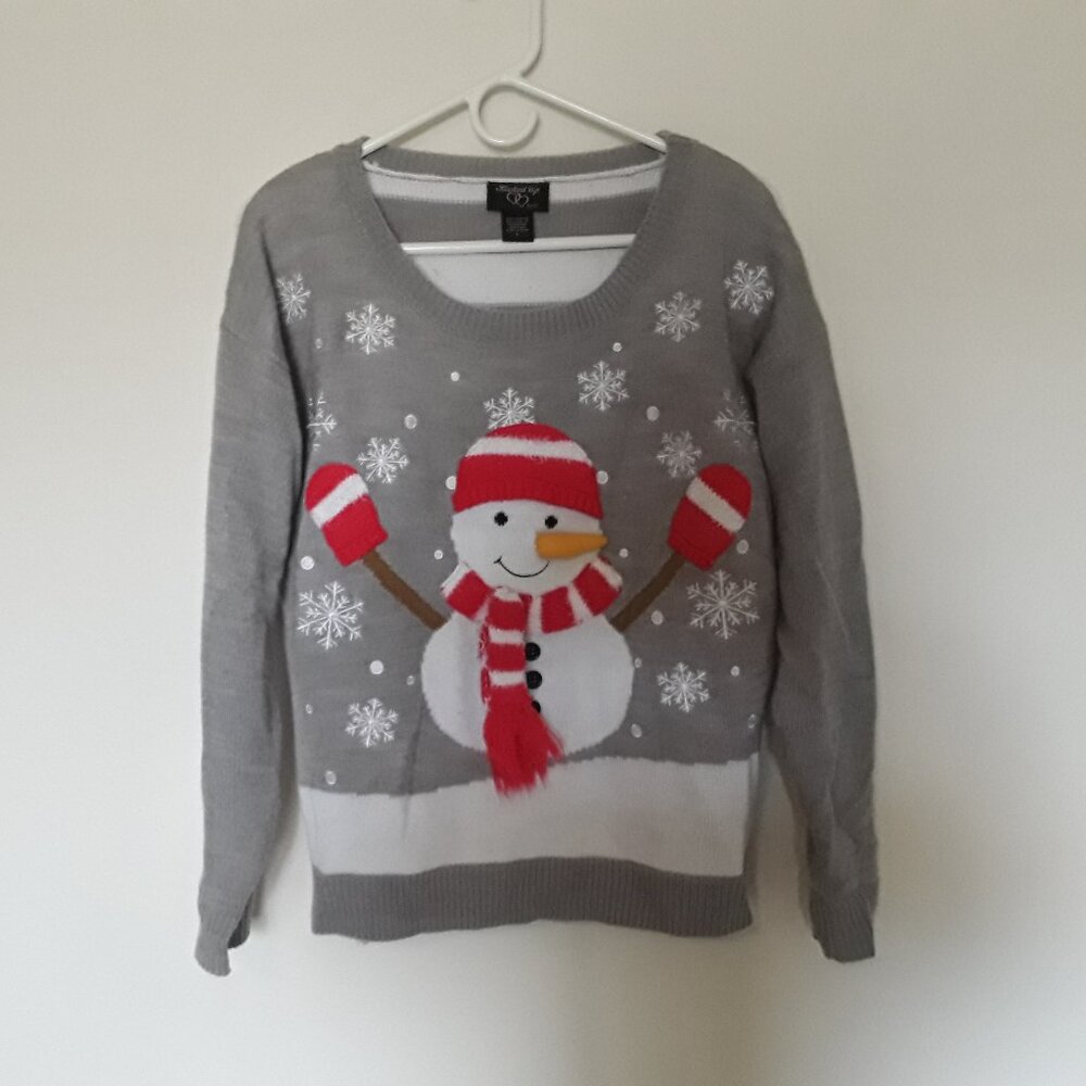 Hooke Up by I.O.T Girls Size Large Oversized Gray Snow Man Festive Sweater
